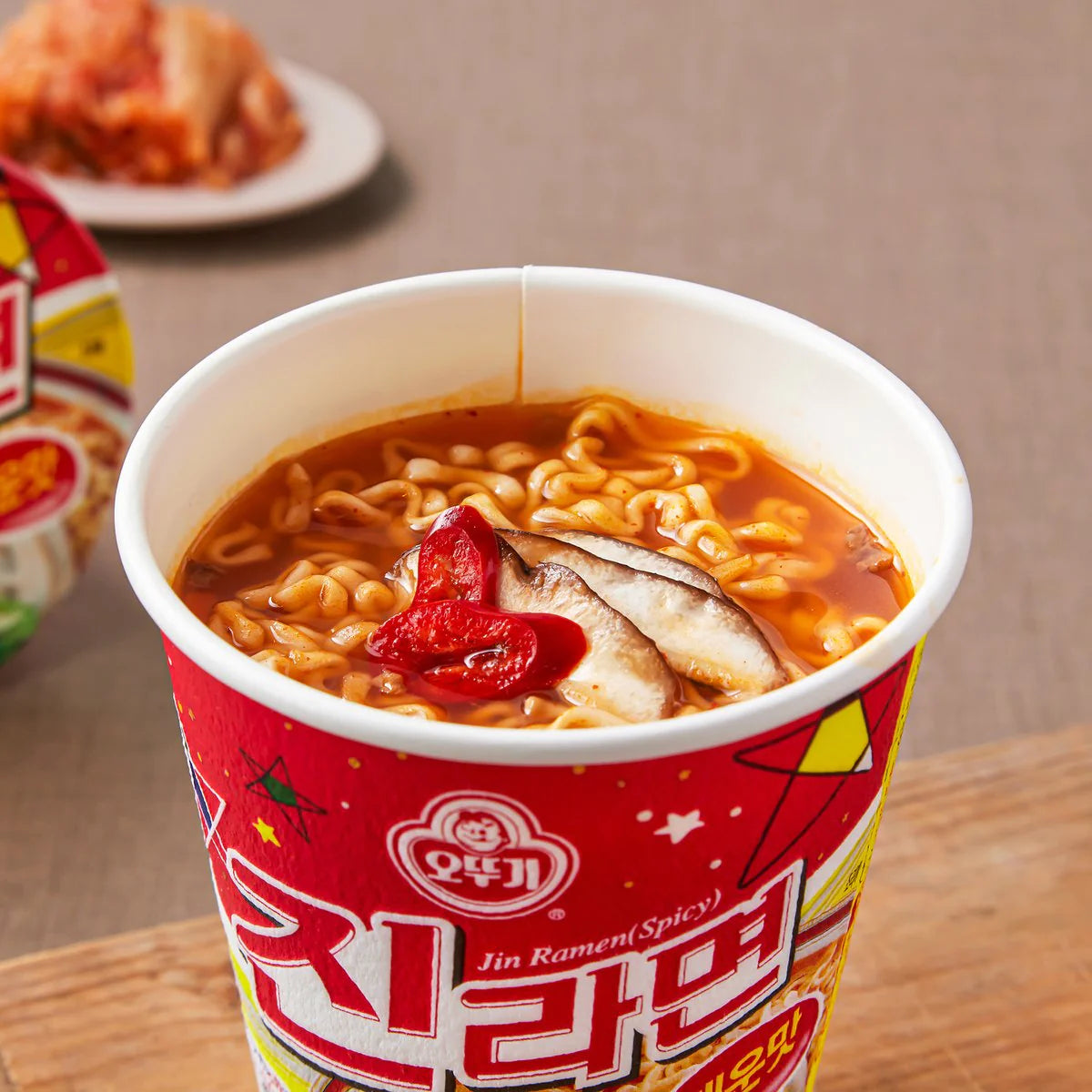 Jin Ramen Hot - Sopa instantánea sabor a Carne Picante en Vaso
